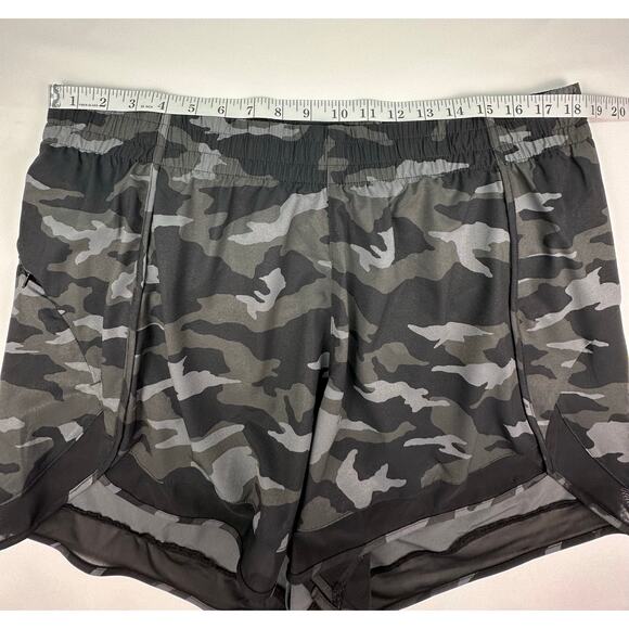 NWOT Athleta 1X Printed Mesh Racer Run Shorts 4” Camo Gray Black - Picture 7 of 9